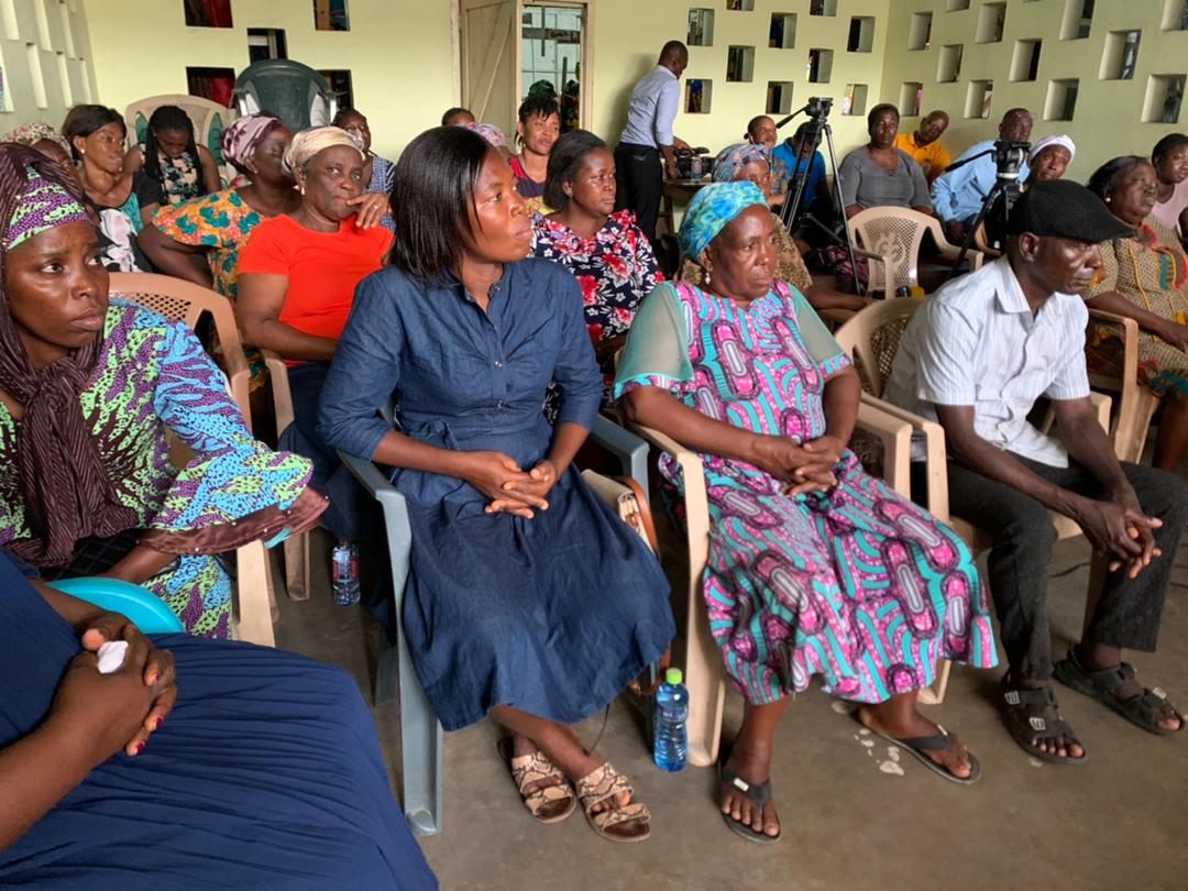 Some participants in the forum 